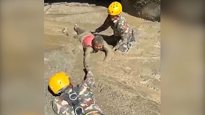 Nepal: army rescues hundreds as diaspora mourns lives lost