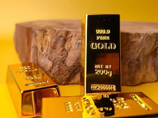Gold price falls Rs15,100 per tola in local market