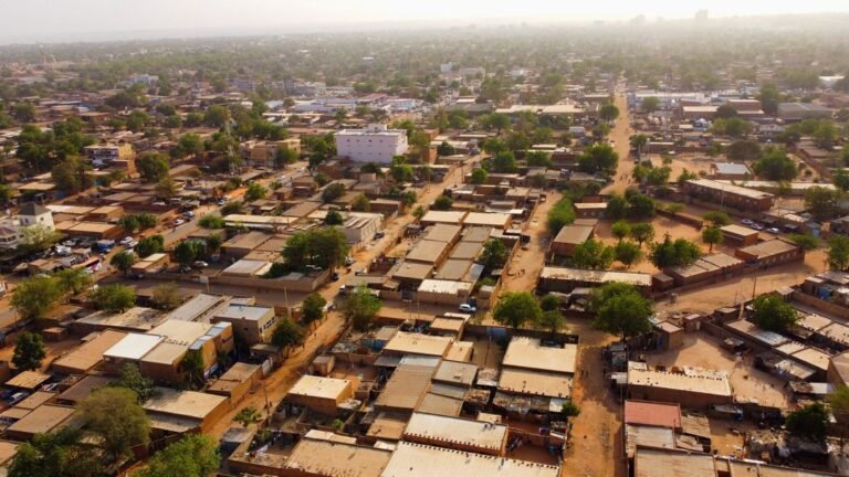 TRT World – Niger regains control after breakaway soldiers open fire in Niamey