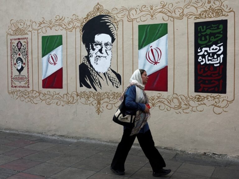 Iran government says diplomacy and defence inseparable, vows to resist US sanctions