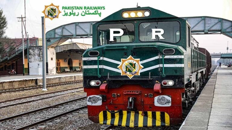 Pakistan, Russia sign freight rail contract