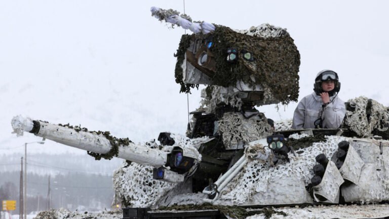 Leaders urge EU to boost Arctic role to tackle Russia 'threat'