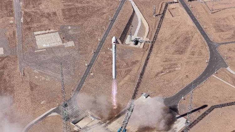 China's Zhuque-2E rocket launches 10 satellites into space