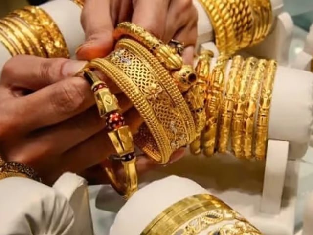 Gold price declines further in Pakistan amid global market slump