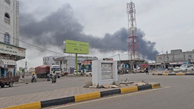 TRT World – Civilian casualties reported after Houthi missile hit restaurant in Yemen