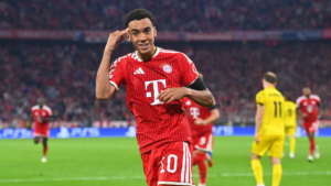 Bayern hits five, Manchester United cruises on Champions League return