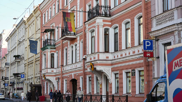 Russia to close German consulate, Goethe centers
