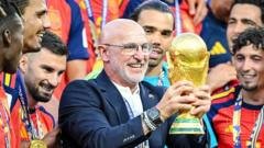 De la Fuente extends Spain contract to 2032