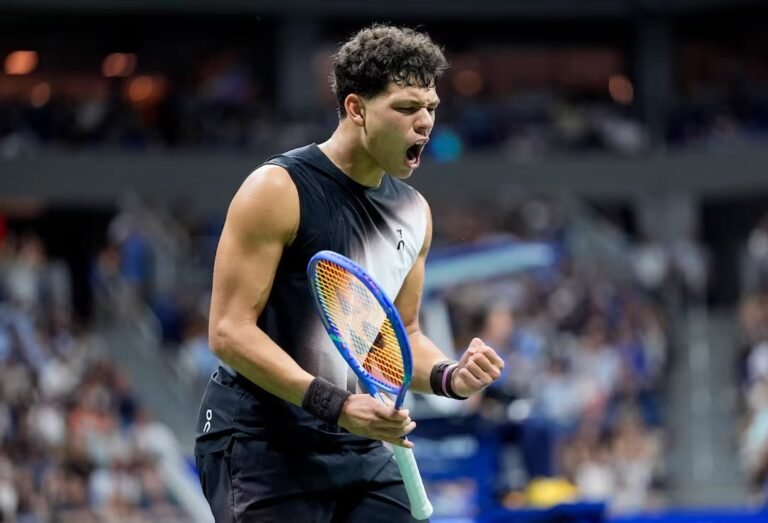 Shelton advances at US Open