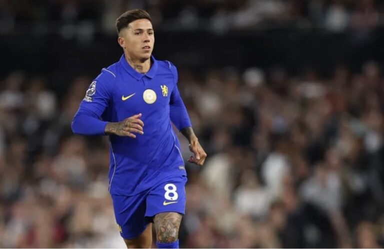 Man City land Fernandez in record deal