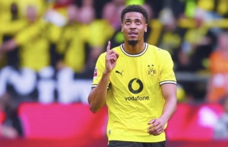 Dortmund stay perfect in Bundesliga