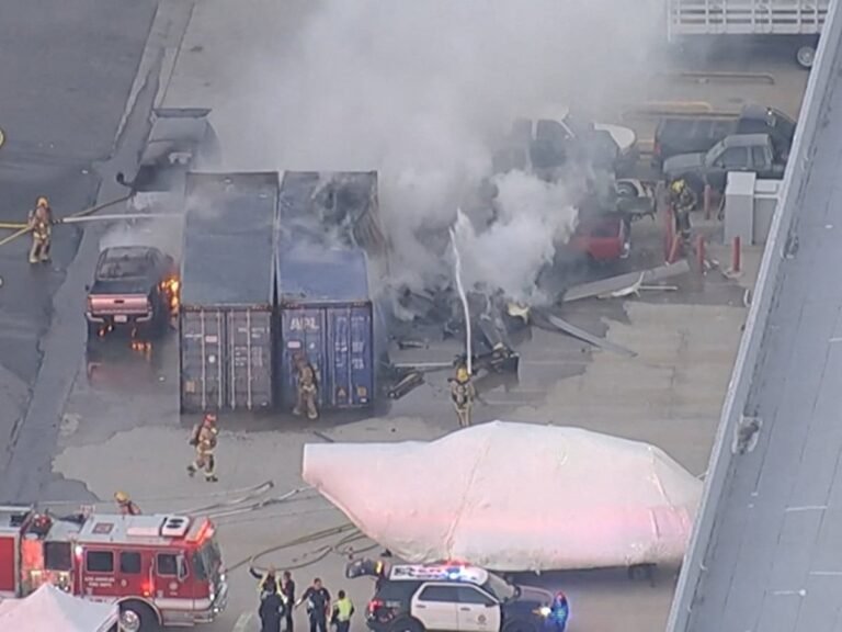 News helicopter crashes in Los Angeles, killing three