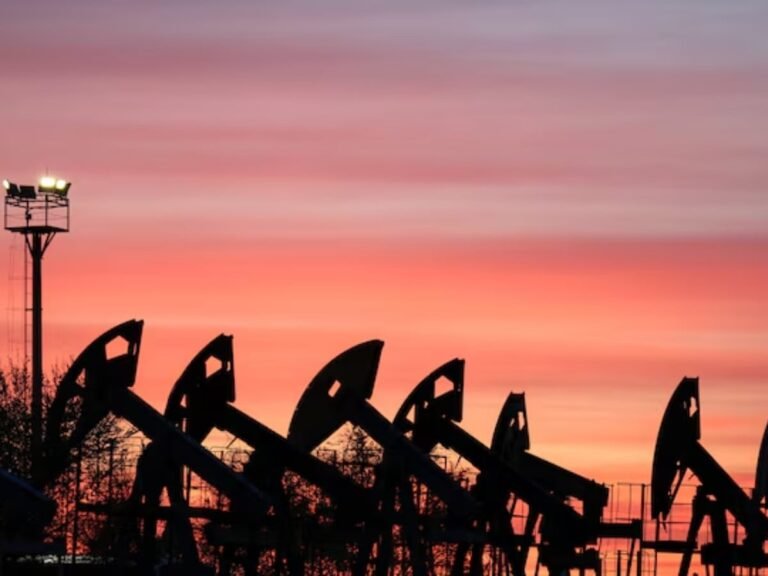 Oil set for steepest weekly gain since mid-July, fuelled by US-Iran clashes