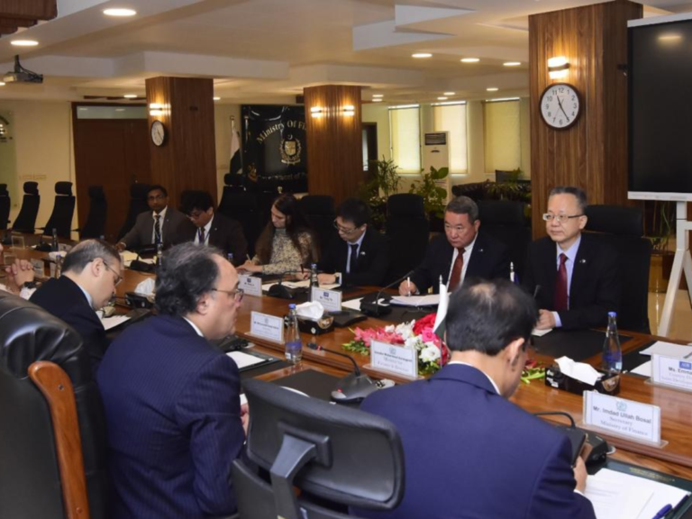 ADB praises Pakistan's economic progress, backs shift towards private-sector-led growth